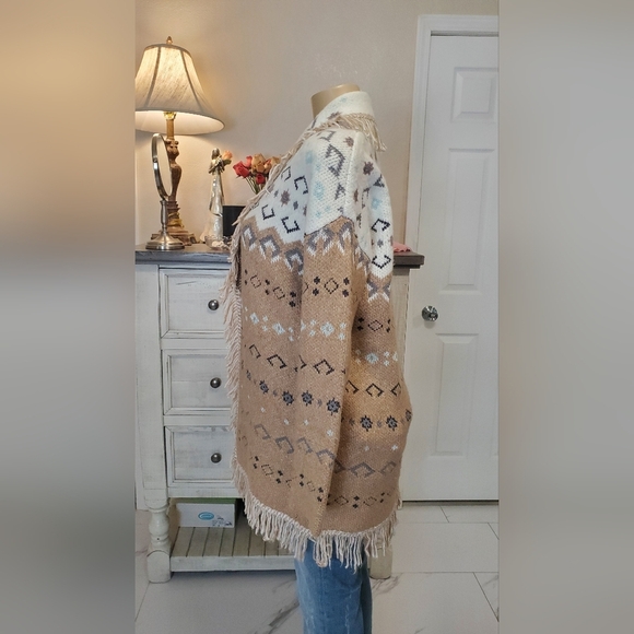 Lucky Brand Size s/p Women's Tan Patterned Sweater Doesn't Come With Belt - Picture 5 of 11